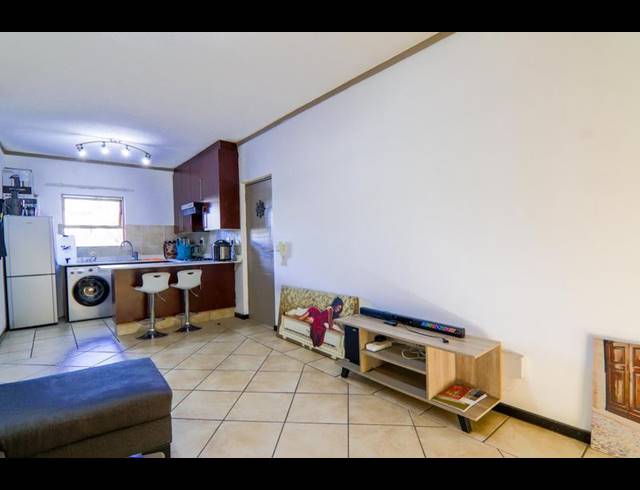 2 BEDROOM APARTMENT FOR SALE IN LONEHILL